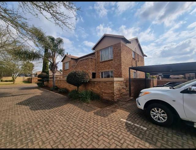 2 BEDROOM APARTMENT FOR SALE IN HEUWELSIG ESTATE